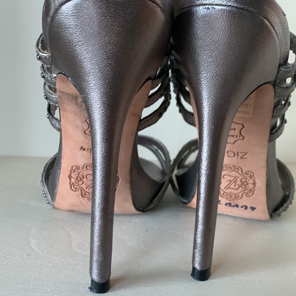 Woman’s shoe pewter - Picture 2 of 8